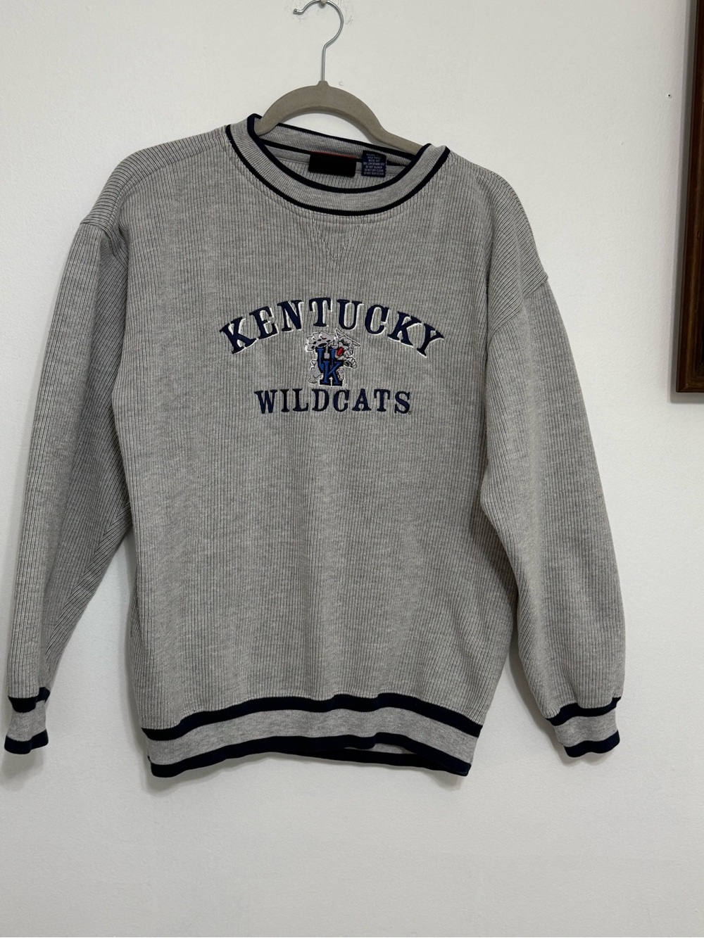90’s Kentucky Wildcats Gray Crewneck Sweater with Navy Trim